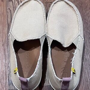 Spenco  Women’s size 8 slip on canvas shoes.
